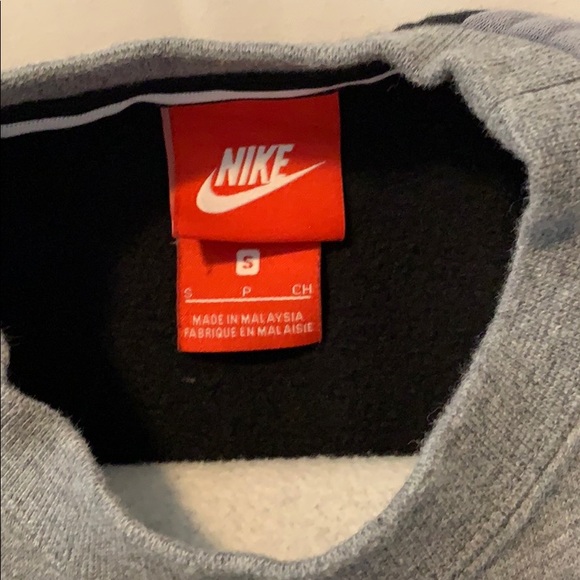 Nike Sportswear Crewneck. - Picture 3 of 5